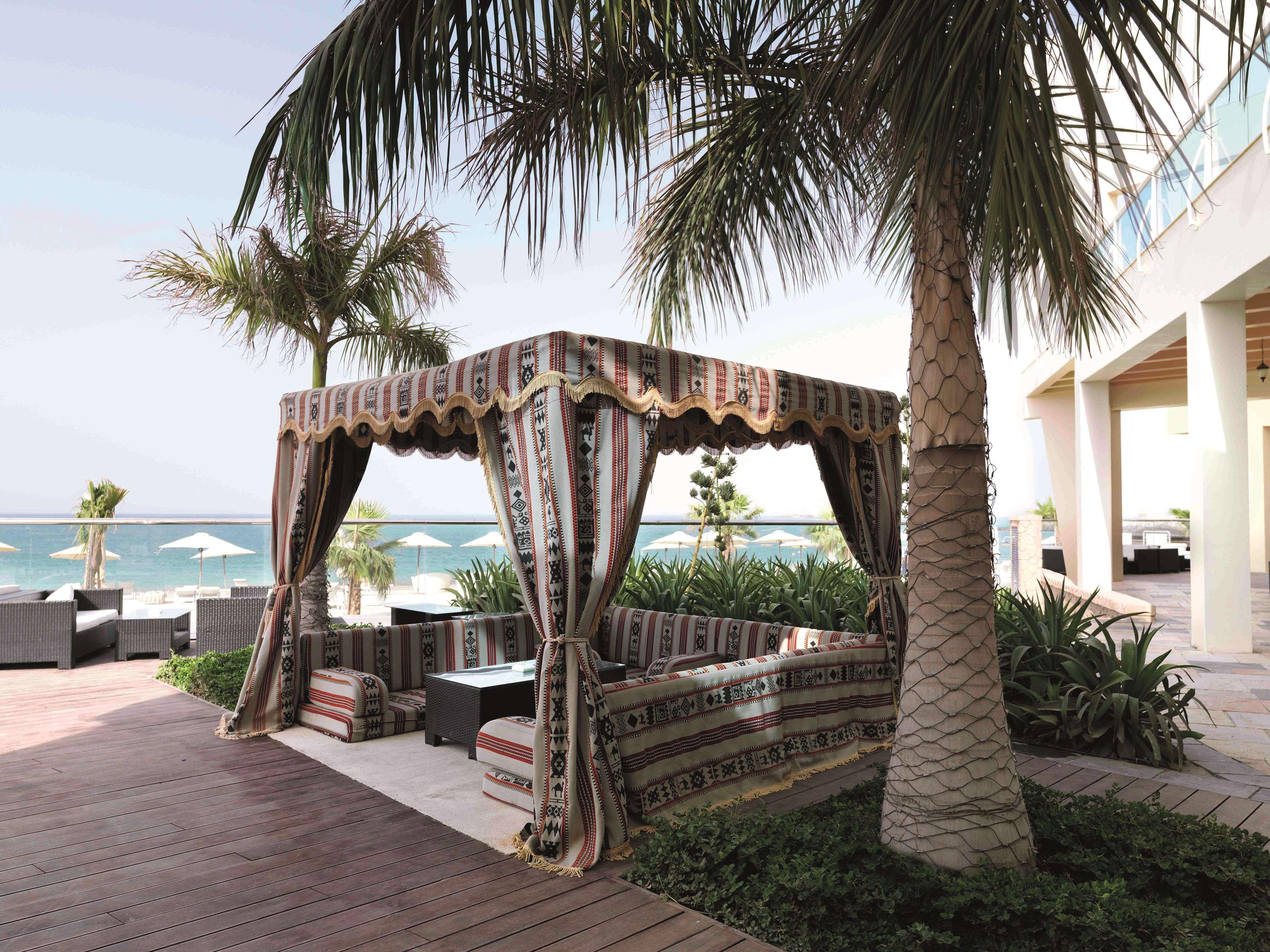 富吉拉丽笙度假酒店 外观 照片 The beach at the Jumeirah Beach Hotel