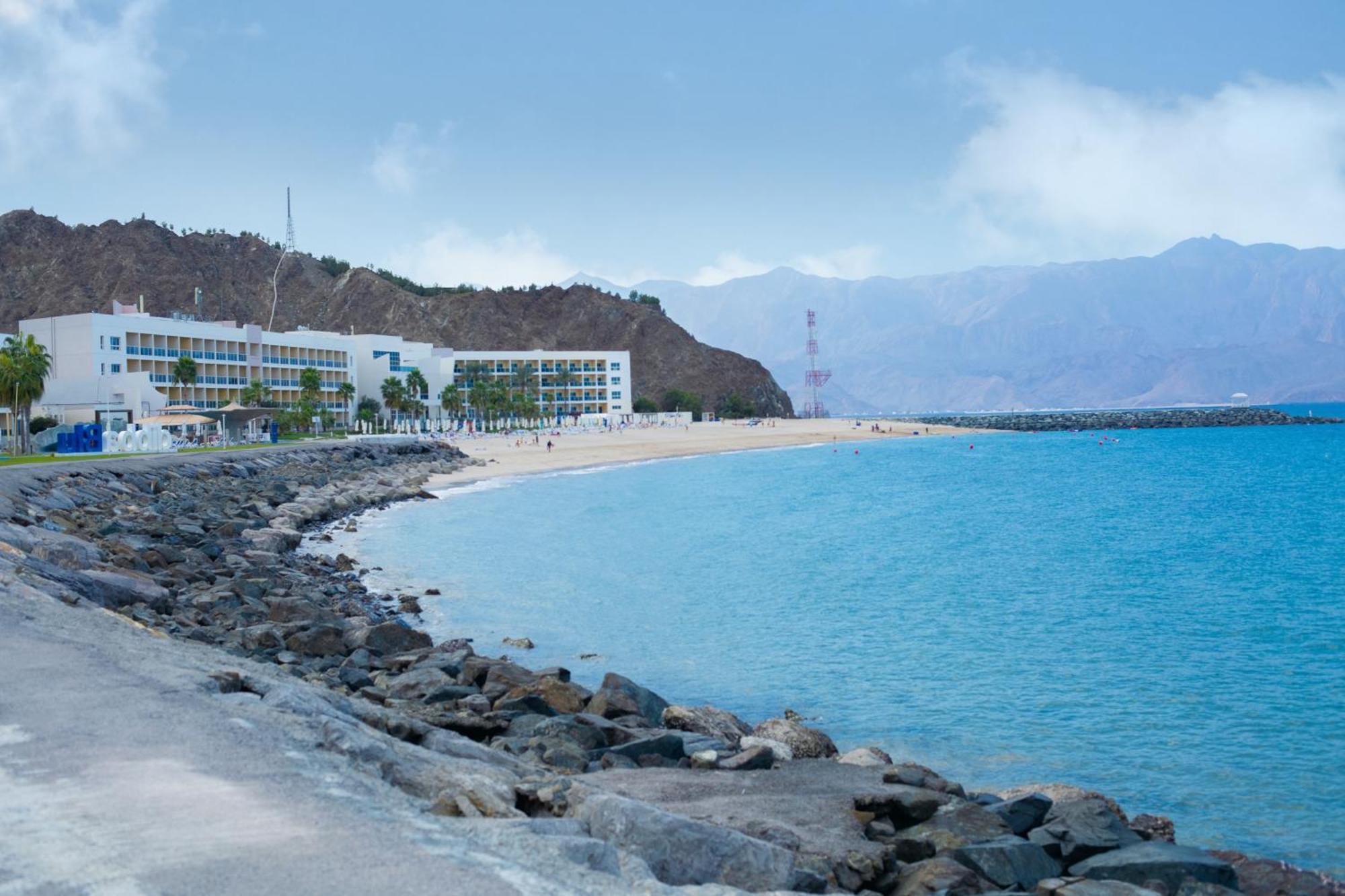 富吉拉丽笙度假酒店 外观 照片 Al-Barka beach