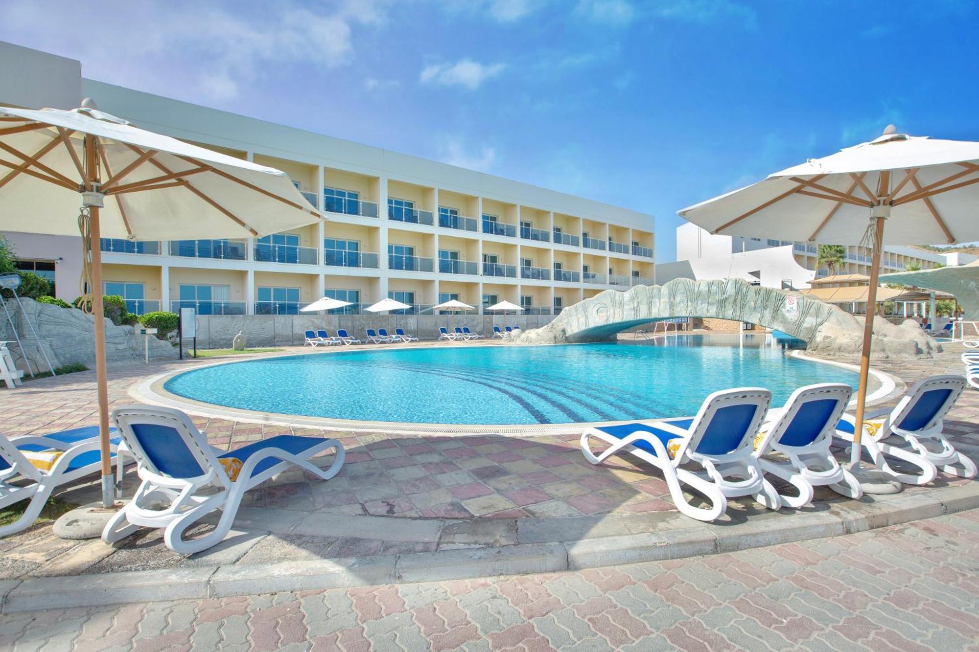 富吉拉丽笙度假酒店 外观 照片 The swimming pool at the hotel