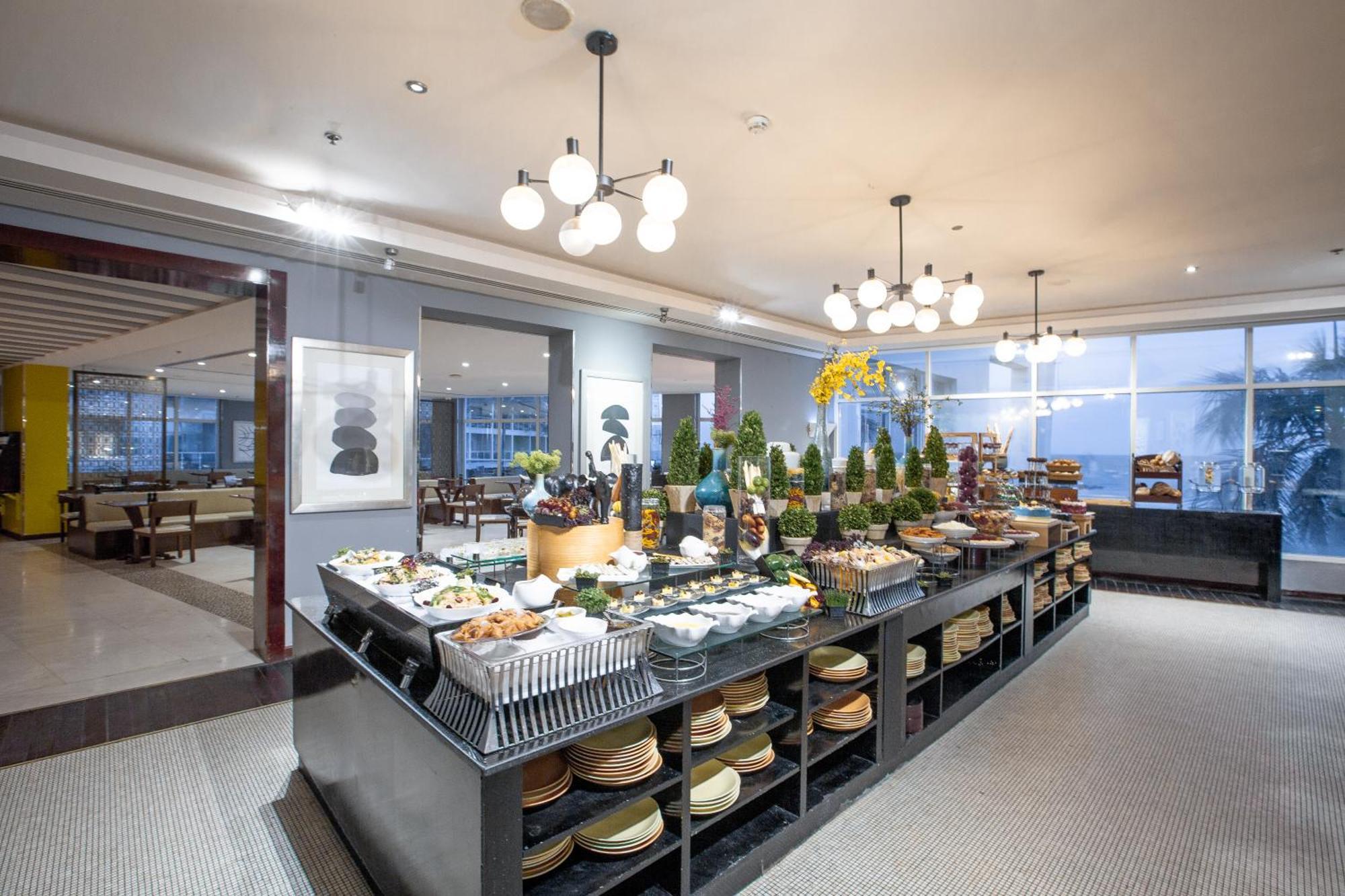 富吉拉丽笙度假酒店 外观 照片 The lounge at Tan Son Nhat International Airport