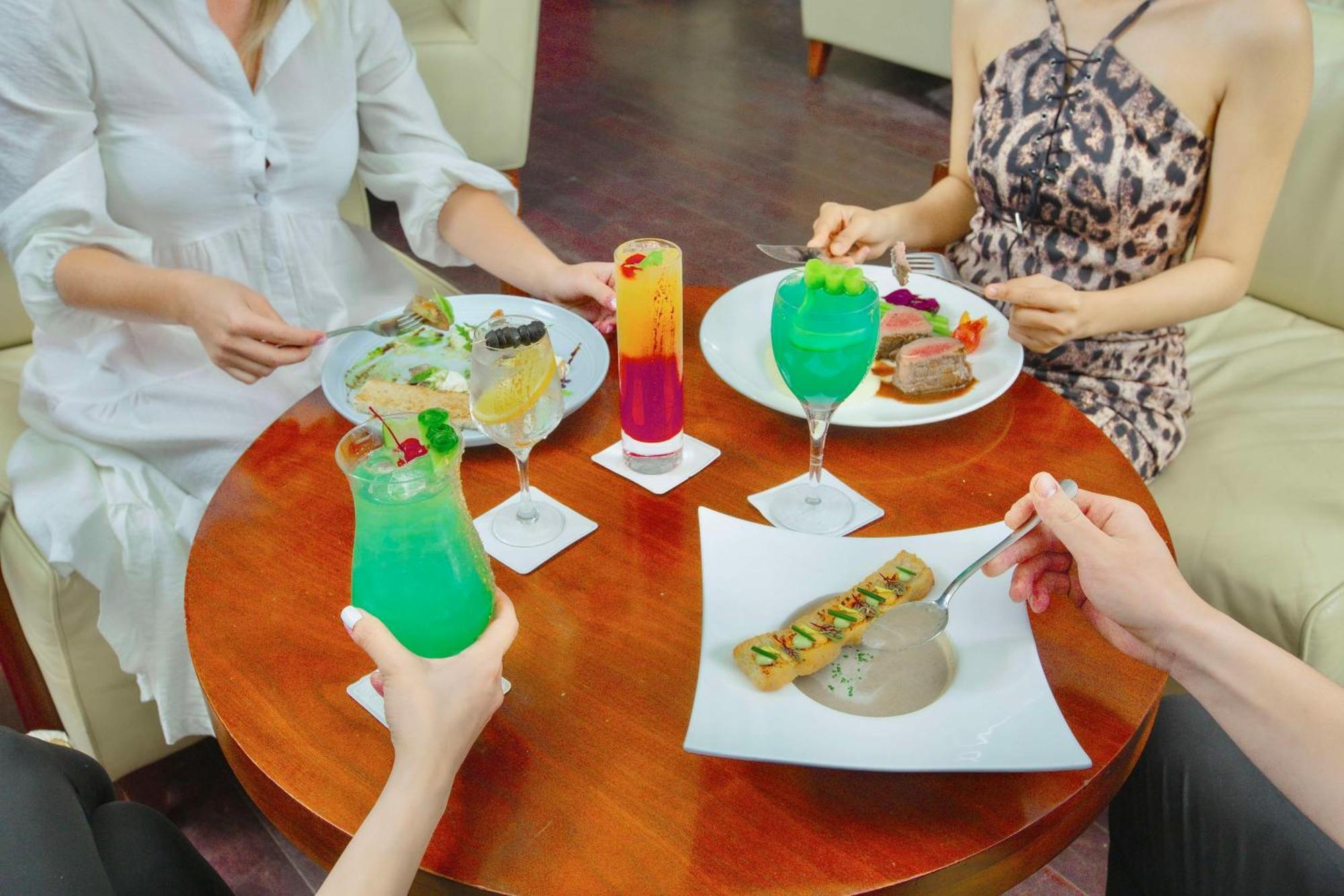 富吉拉丽笙度假酒店 外观 照片 A selection of non-alcoholic drinks